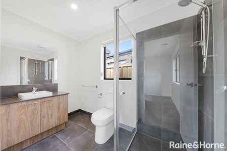 27 Flag Boulevard, Tarneit, VIC 3029 - Photo 2