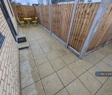 Studio to rent - Photo 6