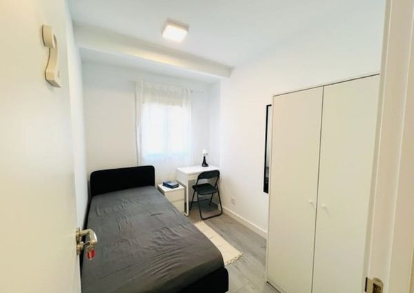 Calle León, Getafe, Community of Madrid 28903