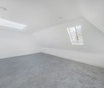 St Andrews Square, Surbiton, KT6 - Photo 3