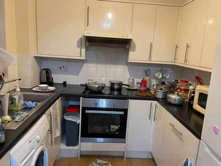 2 Bed Flat, Adeliza Close, IG11 - Photo 5