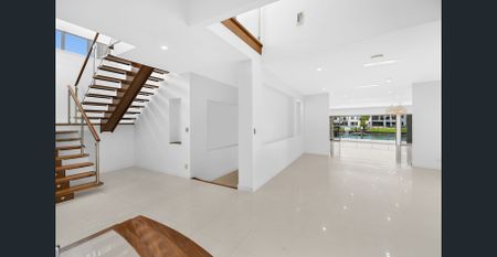 Grand Waterfront Entertainer in Exclusive Hope Island Estate - Photo 4