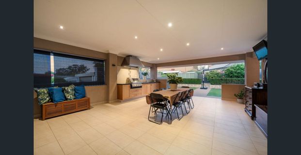 Spacious Indoor/Outdoor Family Home - Photo 1