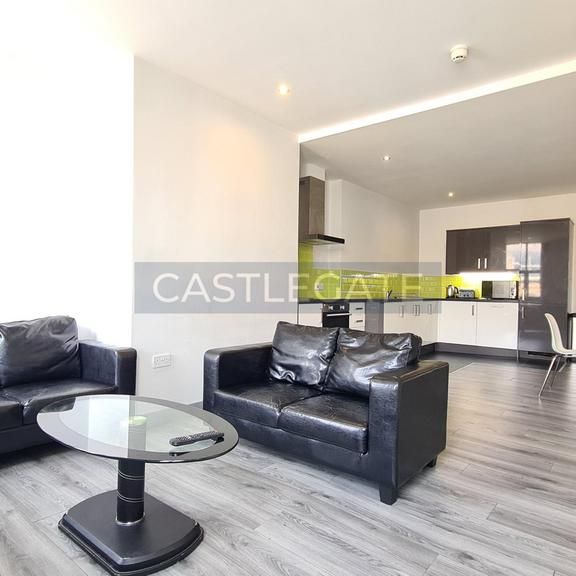 3 bedroom flat share to rent - Photo 1