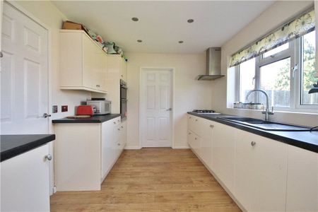Blackwell Avenue, Guildford, Surrey, GU2 8LU - Photo 5