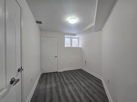 For Lease - 200 Miyako Court, Oshawa, Ontario - Photo 5