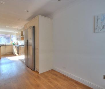 3 bedroom semi-detached house to rent - Photo 5