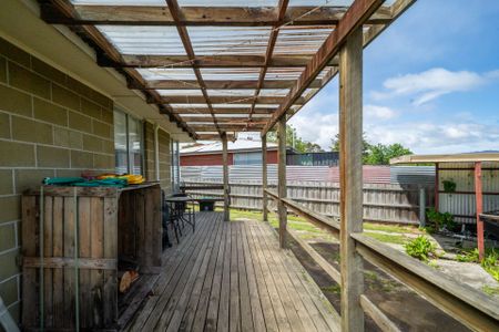 Spacious 3 Bedroom Family Home - Photo 2