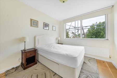 3 bedroom flat to rent - Photo 3