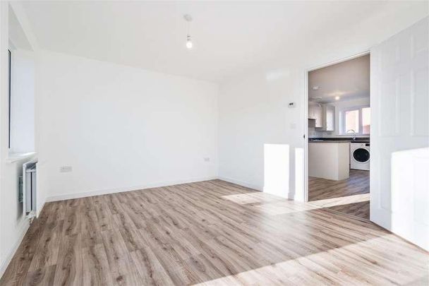 Alexandra Close, Grimsby, DN31 - Photo 1