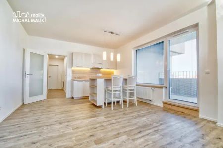 Pronájem moderního bytu 1+kk s terasou, šatnou a parkováním Kaskády Hranice - Photo 3