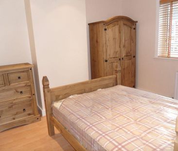 4 bedroom semi-detached house to rent - Photo 1