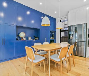 Luxuriously Designed, Near New, Stylish And Sun Kissed Executive St... - Photo 3