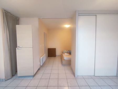 Appartement T1bis meublé en plein centre de Saint Quentin Fallavier - Photo 2