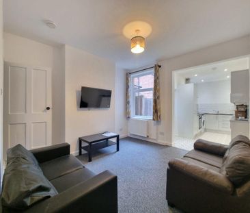 3 bedroom terraced house to rent - Photo 2