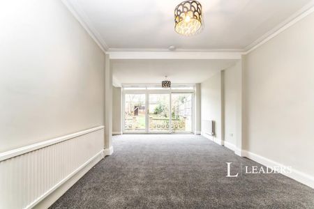 Semi detached house to rent - Photo 4