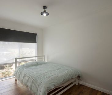 BEAUTIFUL MODERN 3 BEDROOM TOWNHOUSE - Photo 3