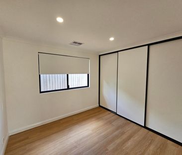 BRAND SPANKING NEW 3x1 **OPEN FRI - 10th Dec 4.30pm to 4.45pm** - Photo 2