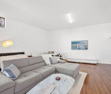 Charming Studio Retreat in a Convenient Location - Photo 4