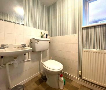 1 bedroom in a house share to rent - Photo 6