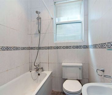 This three bedroom flat on Tooting Bec Road would be ideal for prof... - Photo 6