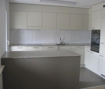 Geräumige, helle Dach-Wohnung (kein Lift) - Photo 3