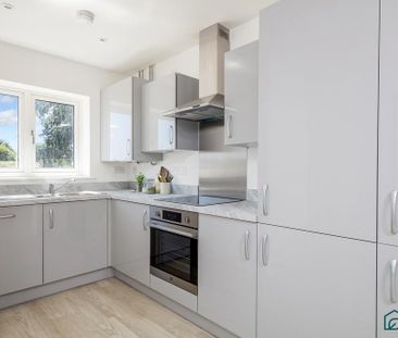 3 bedroom end of terrace house to rent - Photo 2