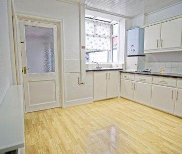 2 bedroom end of terrace house to rent - Photo 1