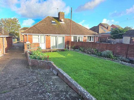 3 bedroom semi-detached bungalow to rent - Photo 5