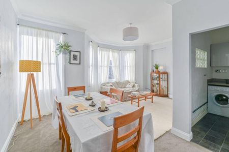 2 bedroom flat to rent - Photo 3