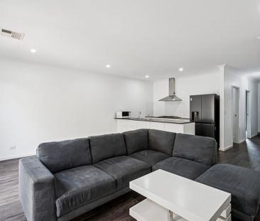 Furnished home in a Prime Aveley Location - Photo 1