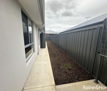 Brand New 4 Bedroom Family Home! - Photo 3