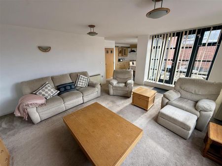 3 bedroom penthouse to rent - Photo 3