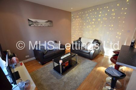 4 Bedroom Mid Terraced House for rent in Harold Road - Photo 2