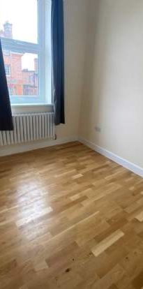 2 bedroom property to rent in London - Photo 1