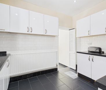2 bedroom link detached house to rent - Photo 1
