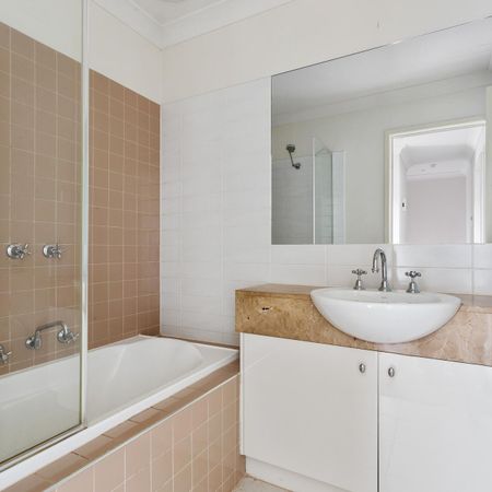 Stunning Townhouse In Taylors Lakes - Photo 5