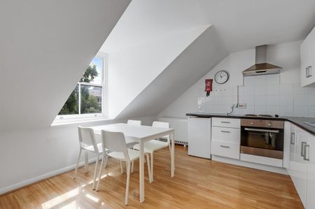 1 Bed Flat, Wickham Road, SE4 - Photo 3