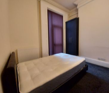 Room 2, 8 Broadgate, Preston - Photo 2