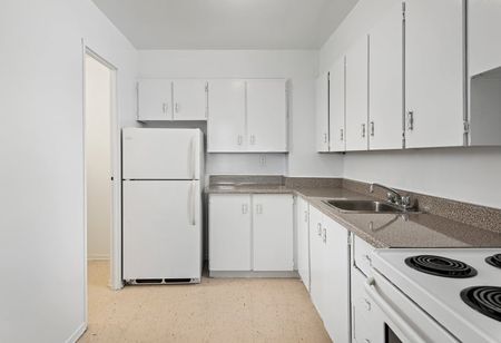 Macey Apartments - Photo 4