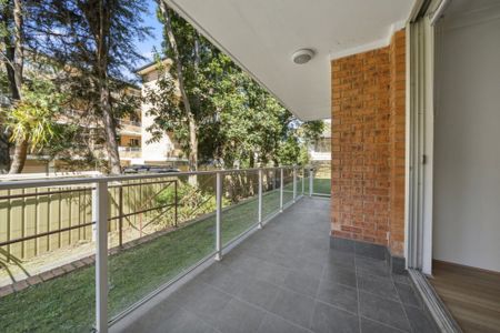 SPACIOUS GROUND FLOOR APARTMENT - Photo 5