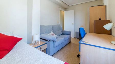 Plaça Honduras, Valencia, Valencian Community 46022 - Photo 2