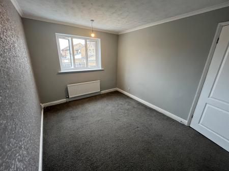 4 bedroom Detached house To Let - Photo 4