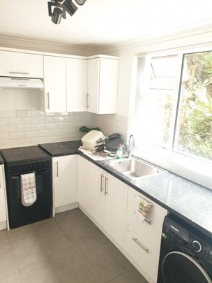 2 Bed Flat, New Bedford Road, LU3 - Photo 1