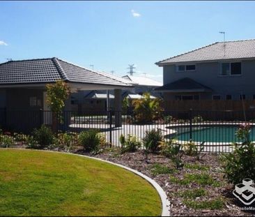 3 Bedroom Spacious Townhouse, Close to Motorway - Photo 5
