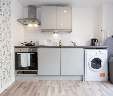 1 bedroom Flat To Let - Photo 3