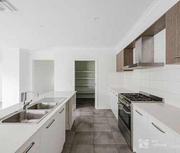 4 Bedroom Beauty - Photo 5
