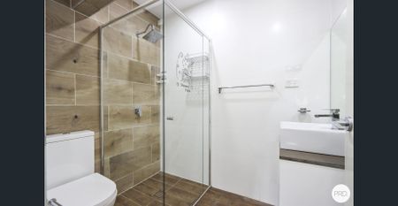 STYLISH NORTH FACING APARTMENT IN A BOUTIQUE BLOCK - Photo 4