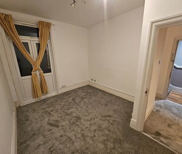 2 Bed Flat, Lithos Road, NW3 - Photo 3