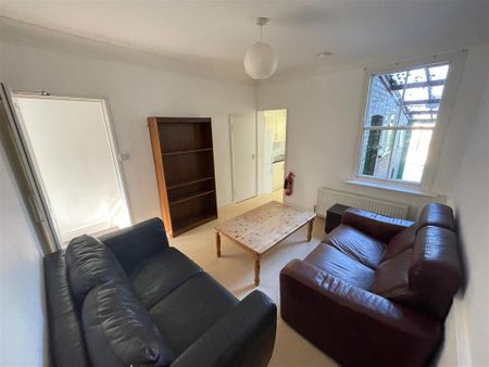4 bedroom terraced house to rent - Photo 2